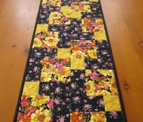 Quilted Table Runner Flowers