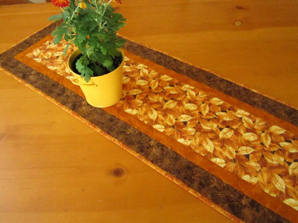 on Fall border Table Leaves  runner Runner patterns Luulla using table fabric