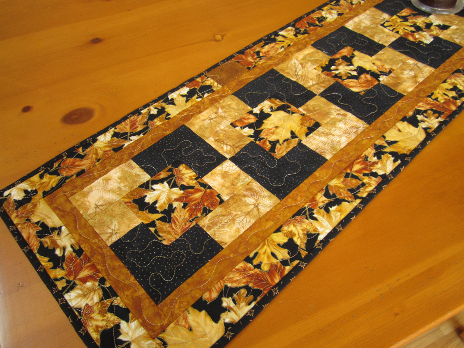 Leaves Table Runner on Luulla